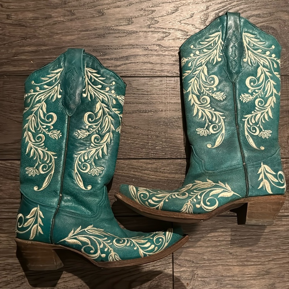 Corra boots size 7.5